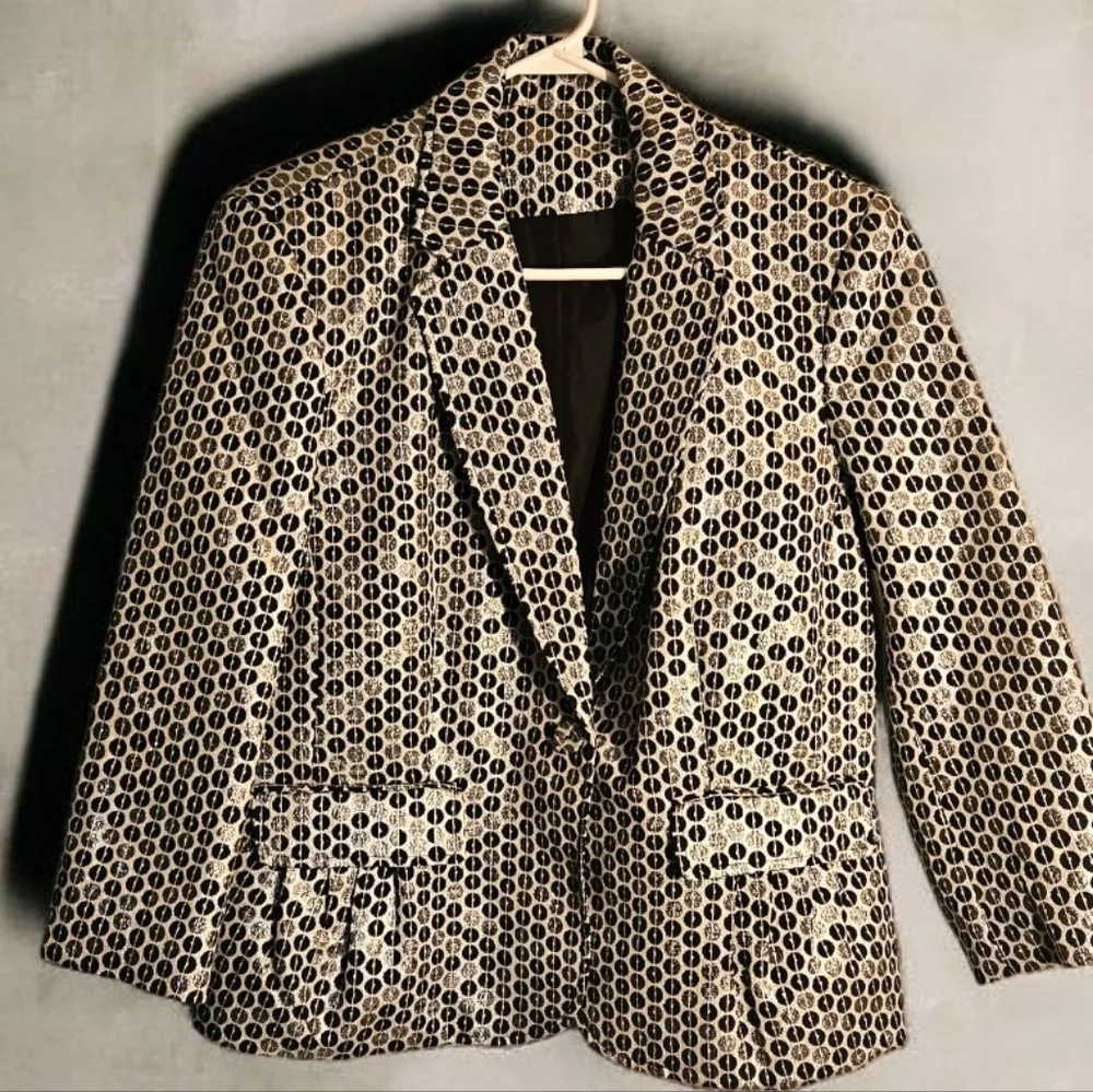 Women's Black and Cream Sequined Patterned Blazer. Size Large. - Picture 3 of 9